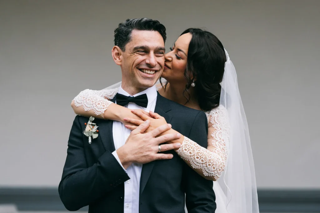 hochzeitsreportage_firstlook_paarshooting_weddingdestination_fotobuch_brautstyling-12_ergebnis